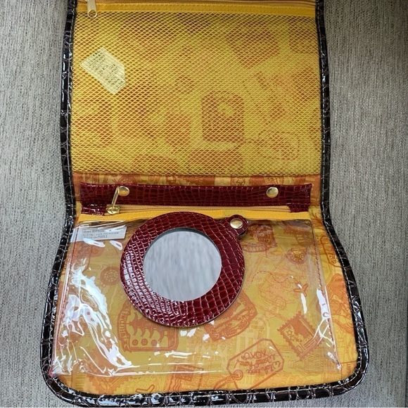 Samantha Brown Toiletry Carry Case - Picture 4 of 8